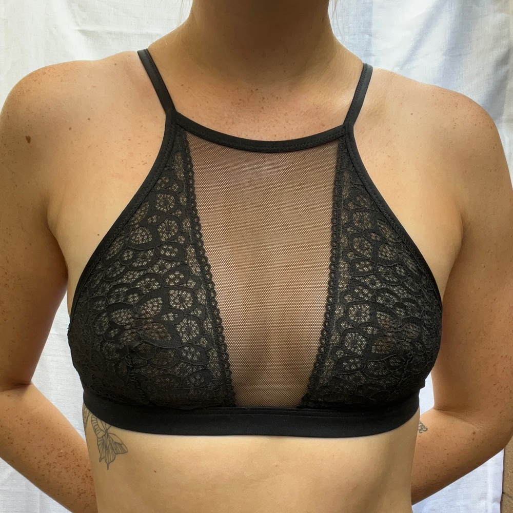 Lace, High-Neck Bralette - Picture 3 of 5